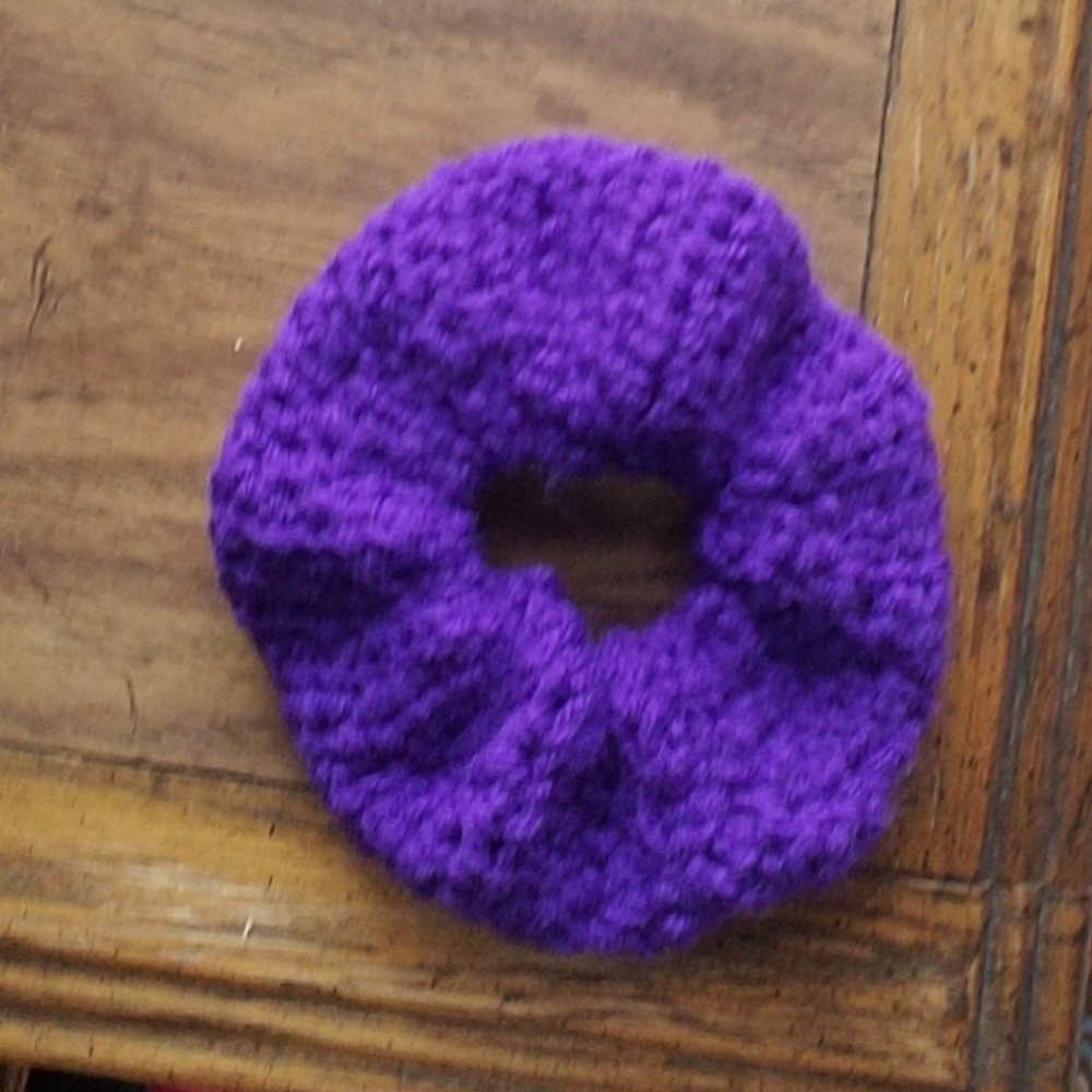 Crochet Puff Scrunchie - Picture 3 of 4